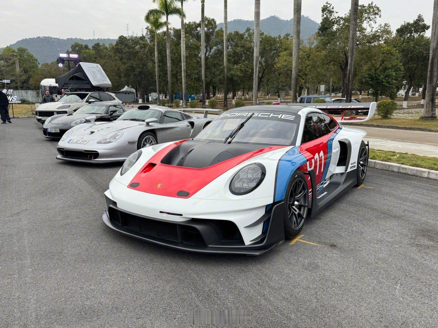 保时捷德国博物馆拖来的一堆神物，第一次见911 GT3R Rennsport，这