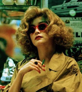 《双重赔偿》（1944）里的芭芭拉·斯坦威克与《重庆森林》（1994）里的林青霞