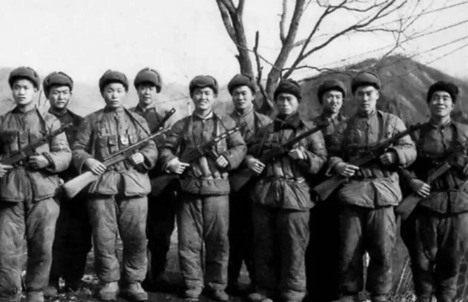1950年11月，就在我志愿军马上要发起长津湖总攻前，27军79师旗下一个连的副