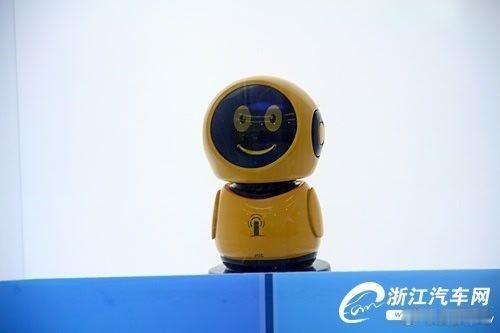 还记得比亚迪这个小机器人的，都是老车主了吧。所以说技术这东西领先一步，那叫遥遥领