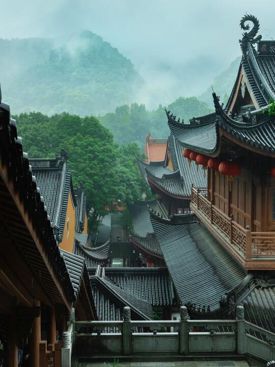 相比灵隐寺，雨中的法喜寺才是仙境‼️