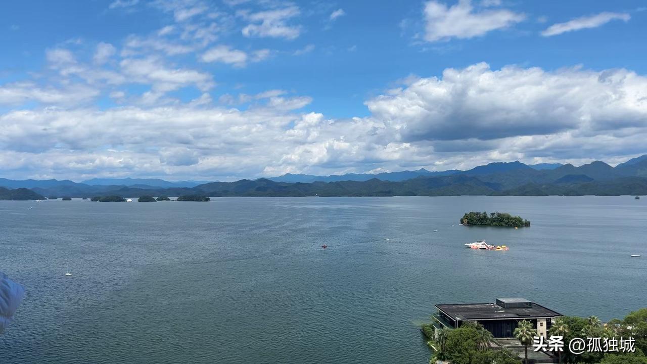 湖天一色的景色美不胜收
