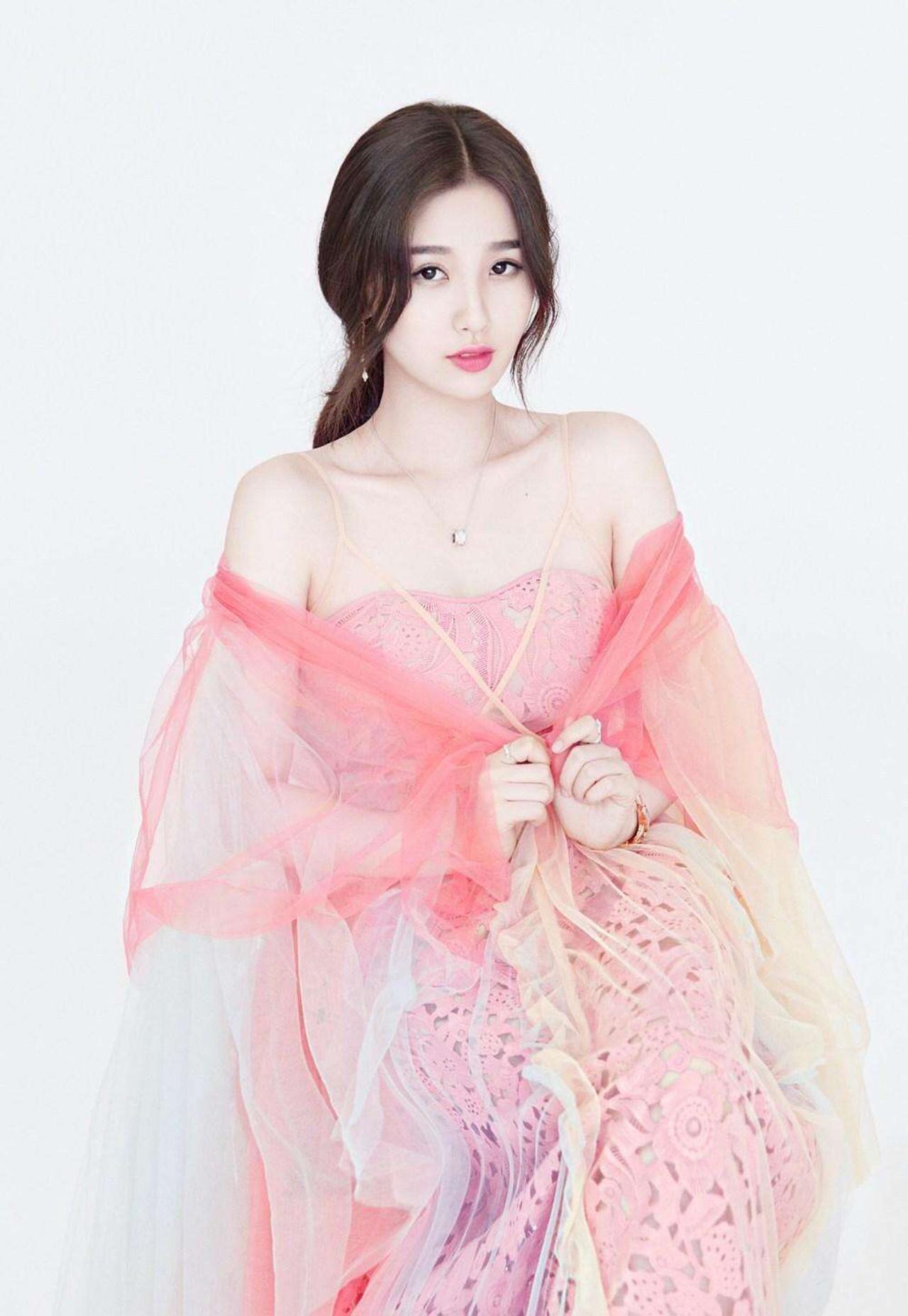 柠萌影视再出新品，古装大剧《一念江南》的演员选拔正在如火如荼地进行中。目前，剧组