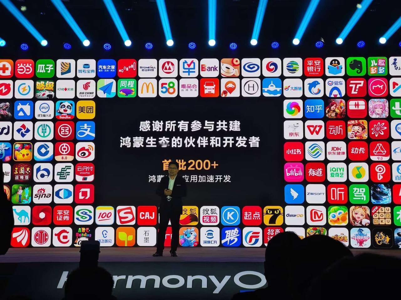 说句心里话，华为鸿蒙系统现在有能力以及实力跟苹果的iOS、谷歌的安卓三分天下。

