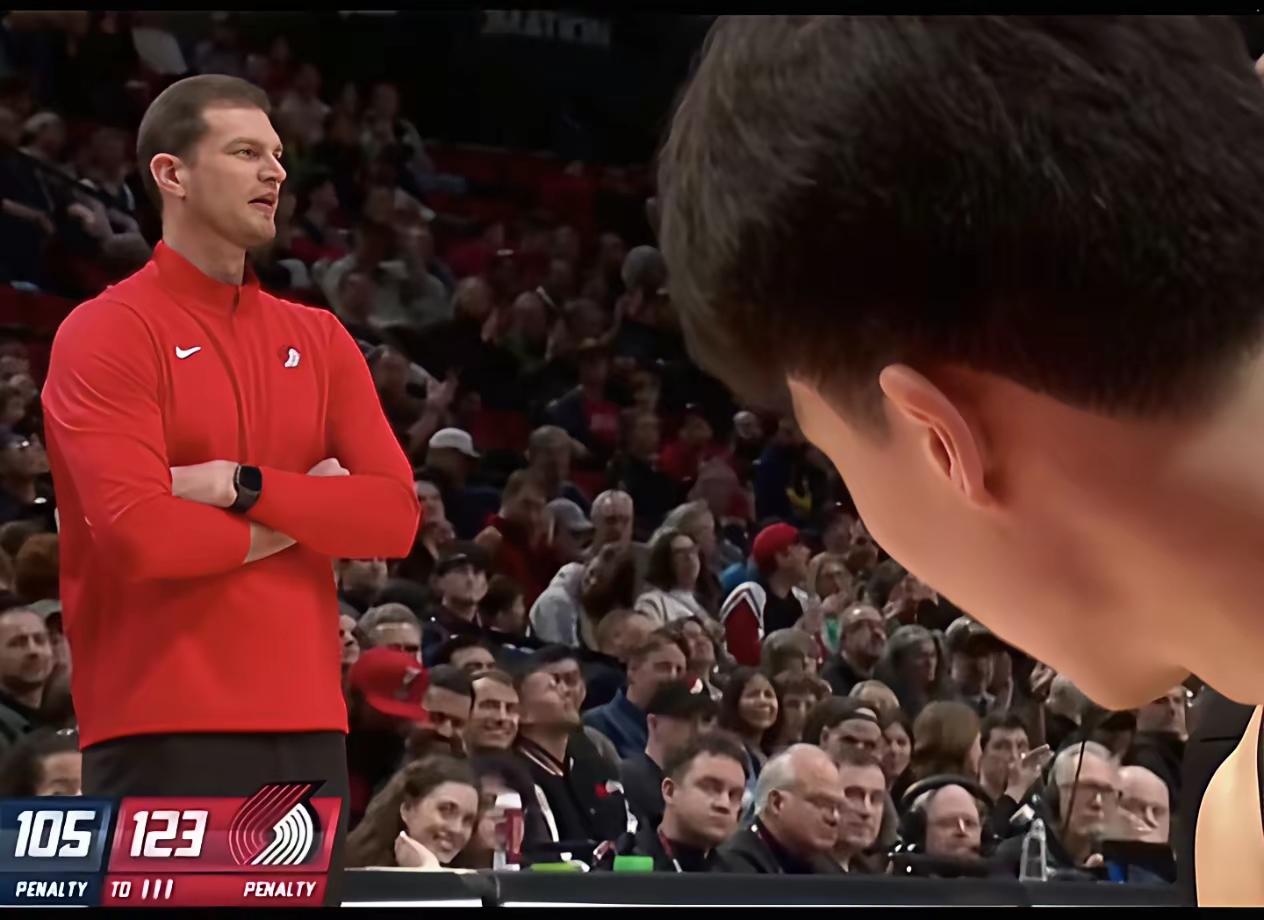 确实挺让人无奈的！斯普利特这个用心太险恶了，招回杨瀚森又不让上，罗威因伤缺阵，理