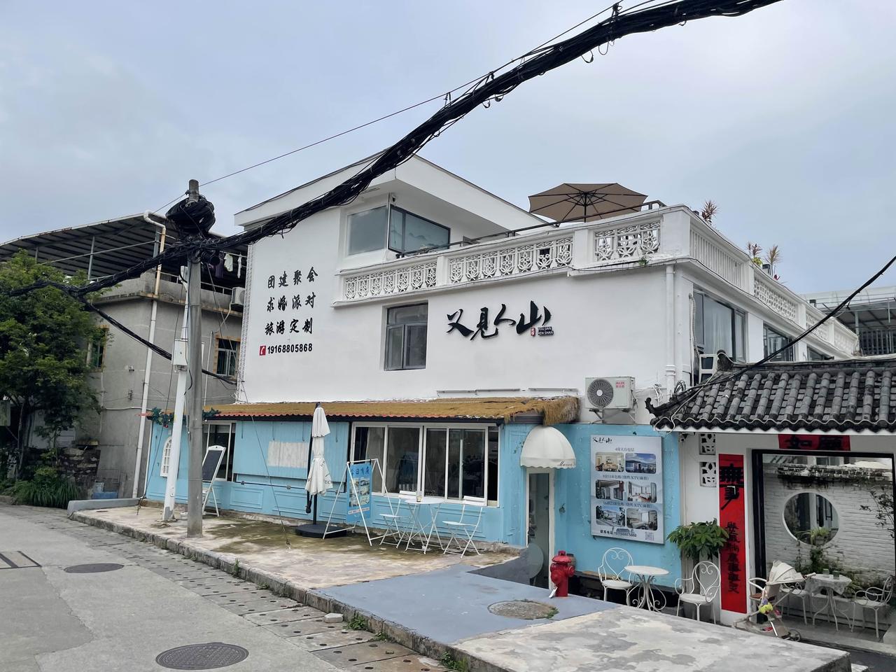 五一假期后估计大鹏古城人少，故意去了一趟，人不多，问几家民店价格还算便宜了，悠闲