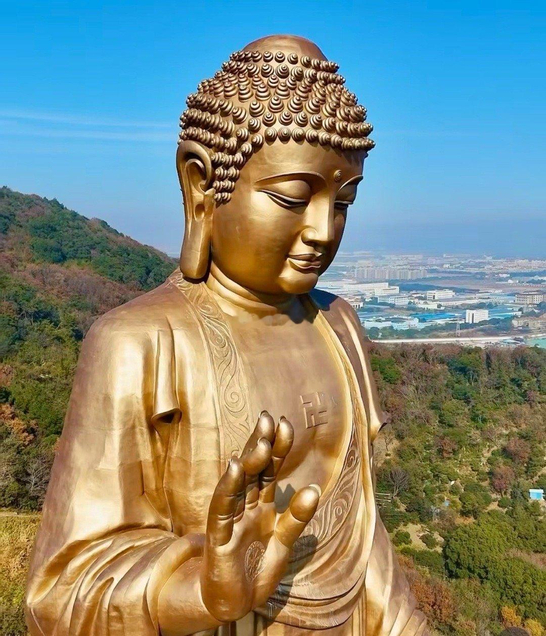 灵山佛光普照，挡掉是非小人，贵人慢慢向你走来。 ​​​