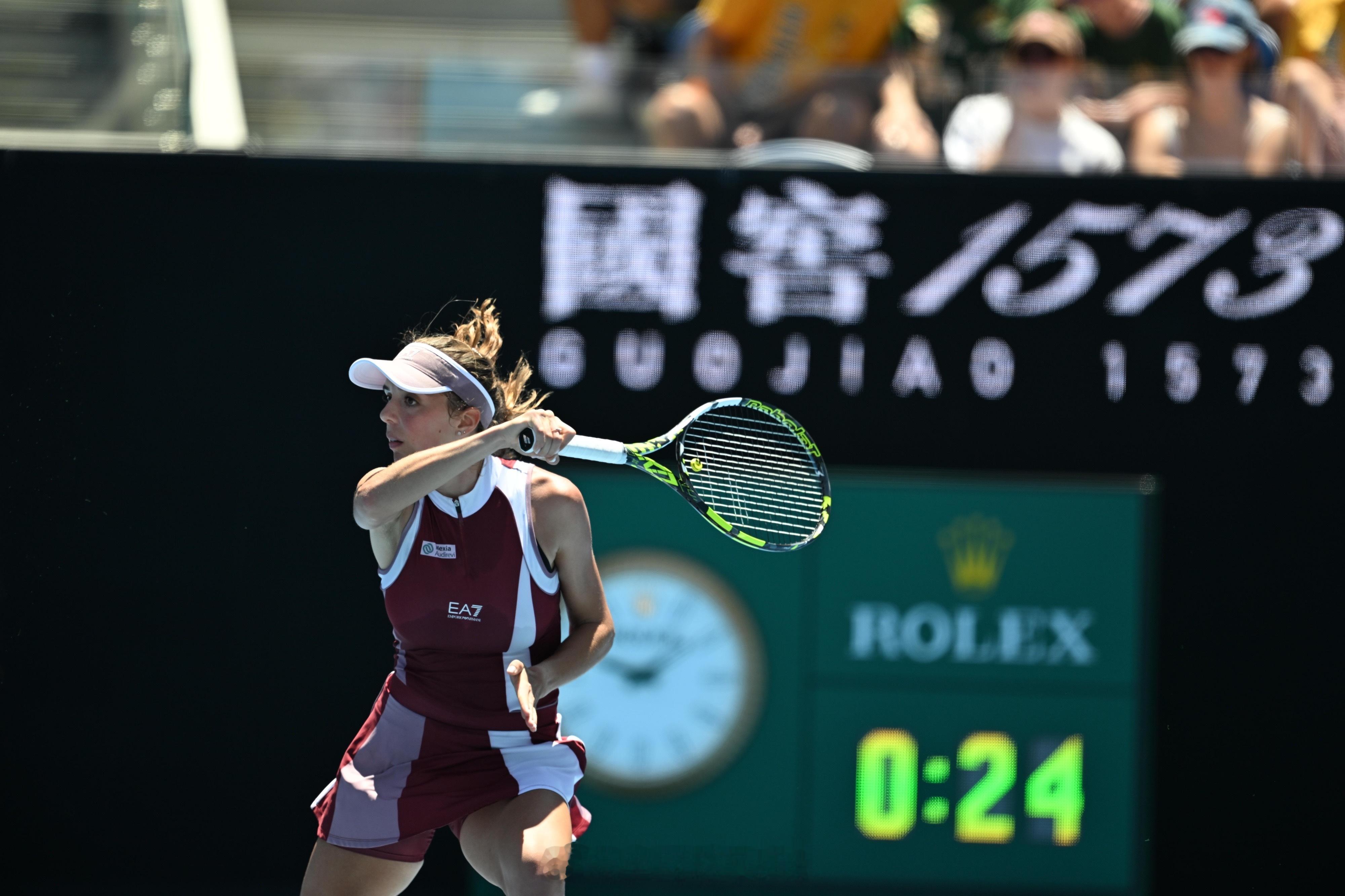 两届赛会冠军、35岁老将阿扎伦卡首轮回家了，2-6、6-7不敌布隆泽蒂。 