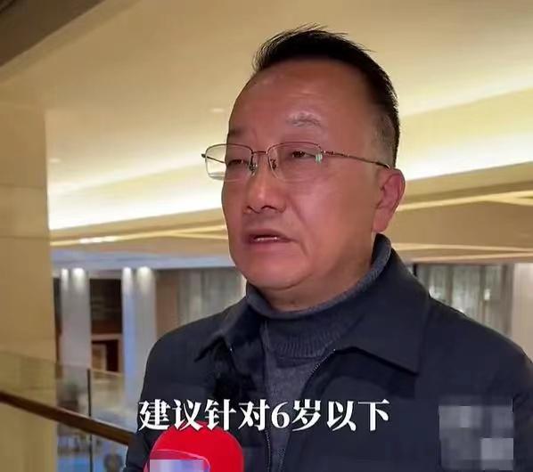 人大建议对部分年龄段实行免费医疗，迈出全民免费医疗第一步
3月2日，全国人大代表