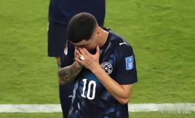 阿尔米隆因捂嘴交流被罚下，标志FIFA升级场上行为规范。新规强制透明交流，杜绝争