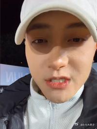 黄子韬掉粉超百万 黄子韬直播豪送30辆车，千万粉丝在线狂欢，在当下这个流量为王的