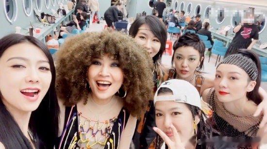 #新浪娱乐[超话]##齐溪郭采洁合影# 突然觉得时间过得好快啊，想再去看一次浪姐