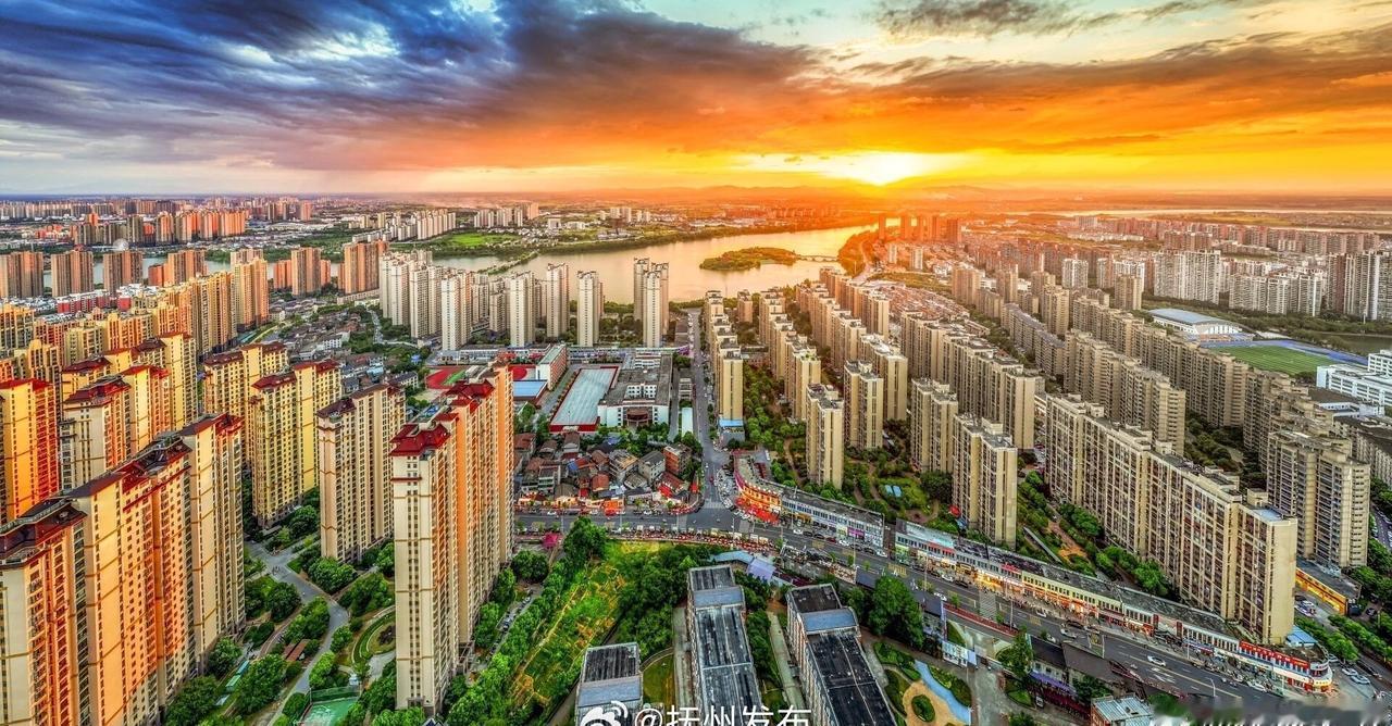 【临川：城市更新绘宜居新景】
城市道路不断延伸，城市框架持续拓展，城市面貌日新月