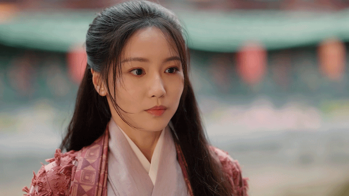 #谁家大小姐一出场就跑酷啊# 大小姐的颜值和演技双双在线，跑酷时展现出的自信和魅