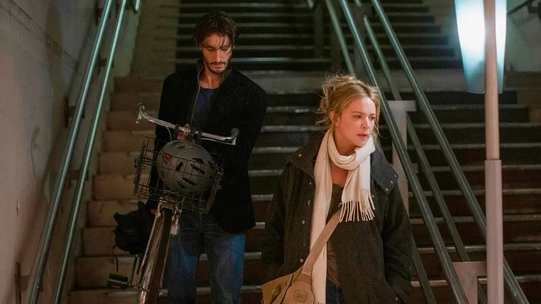 第79届戛纳国际电影节 主竞赛电影《平行故事》首批剧照来了！由文森特·卡索、伊莎