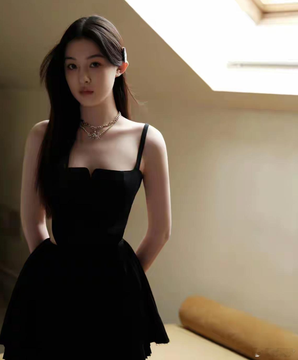 庆余年2的叶轻眉的扮演者顾语涵，清纯小女孩变成了微胖小女孩，演《庆余年》才14岁
