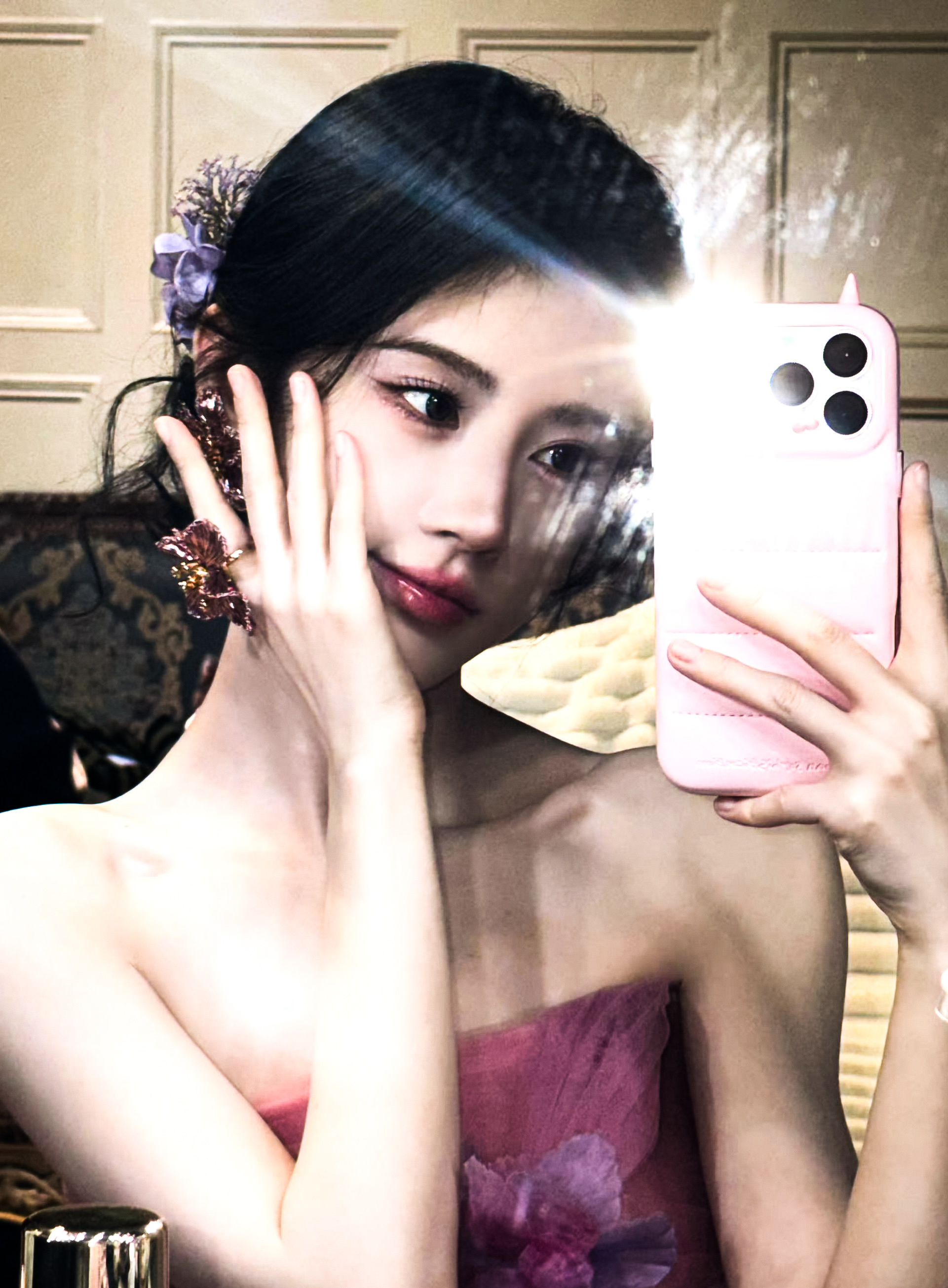 对镜贴花黄🌸 