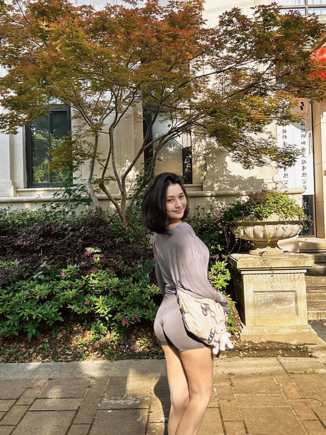 阳光好的时候适合拍照 享受阳光时光 做一个阳光明媚的女人 泡在阳光里