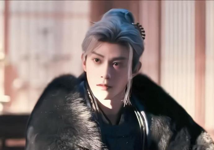 邓凯跑了8年龙套从少年歌行的赤王认识你再到逐玉的齐旻开始有了热度和起色，努力不会