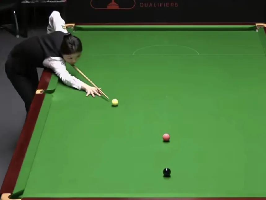 斯诺克世锦赛资格赛首轮，中国女选手白雨露开场1-3落后进入中场休息。
归来后，状