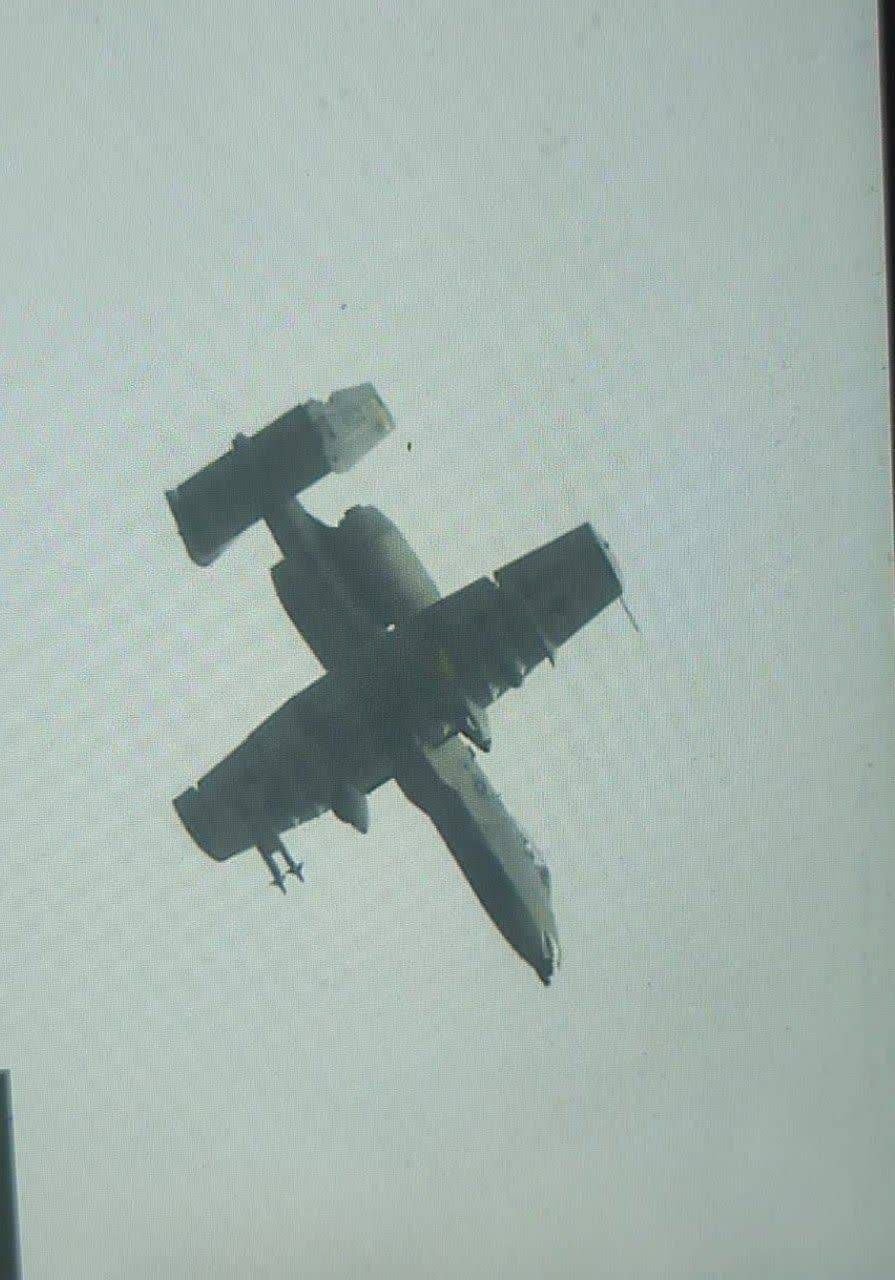 总结一下事情的进展，这是开战以来美军最糟糕的一天：1. 一架F-15E战斗机在伊