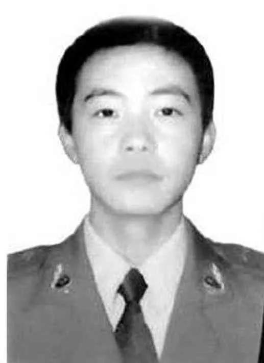 黄强，男，汉族，四川省成都市龙泉驿区人，1985 年 9 月出生，中共党员。20