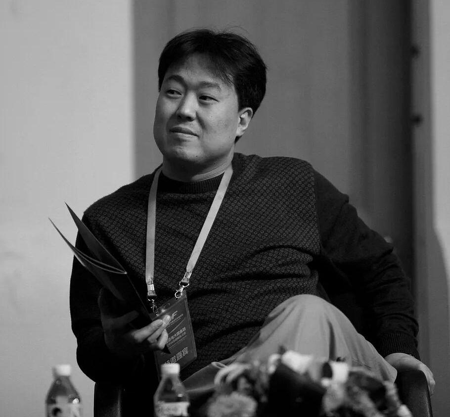 我老了，也财务自由了，静观其变。30岁以下年轻人最可怜。如果···这一次走错了路