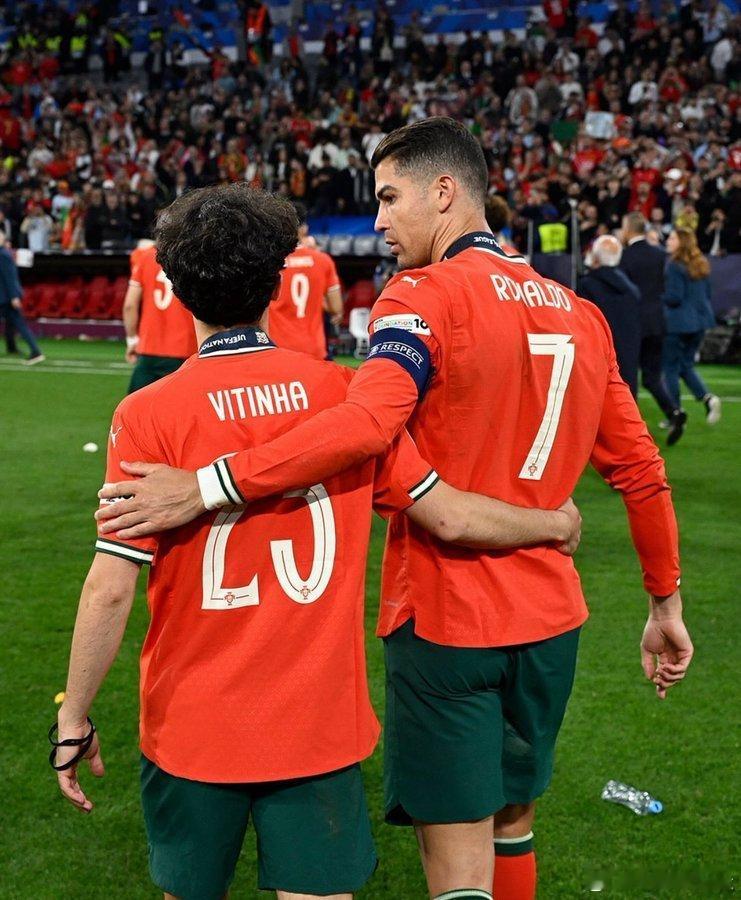 C罗 墨西哥都在等着看克里斯蒂亚诺·罗纳尔多是否会来，尤其因为葡萄牙队将在墨西哥