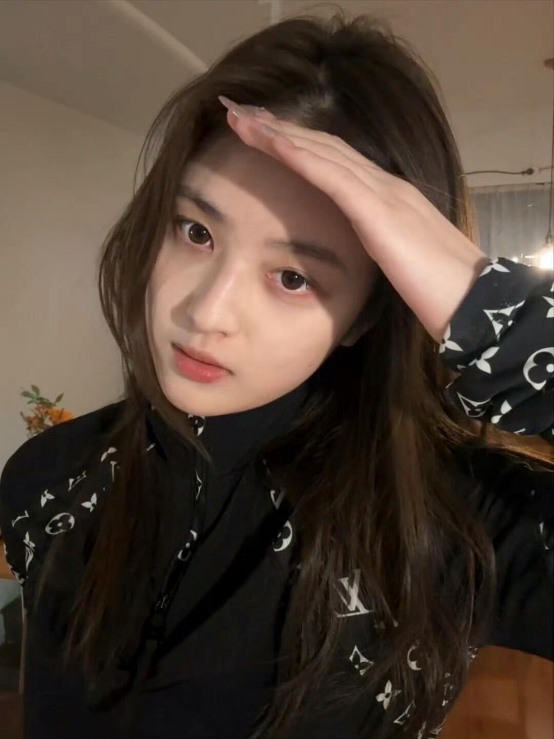 慵懒的午后，随性而拍，享受一个人的时光。