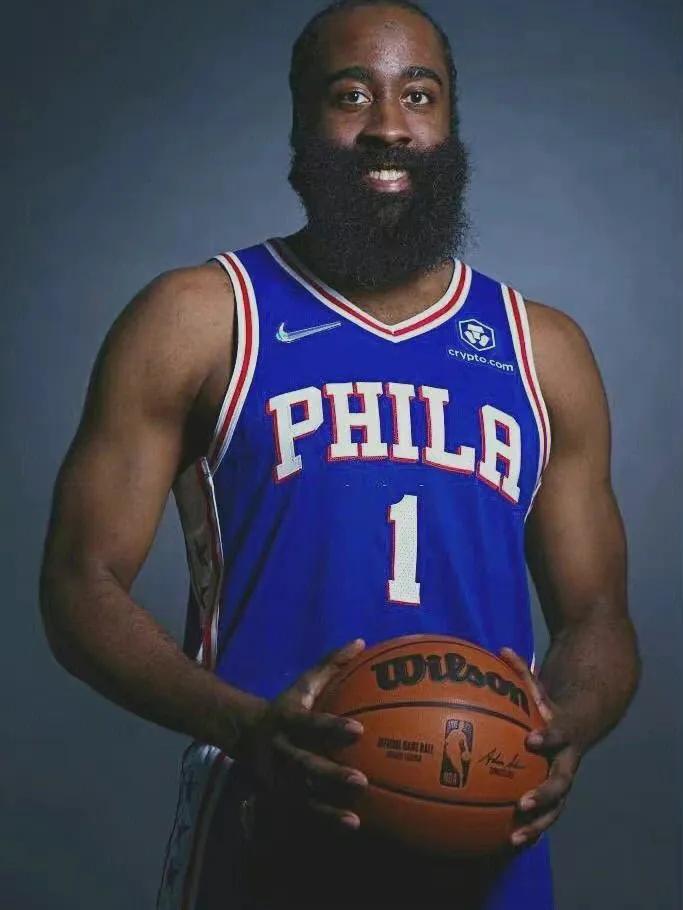 哈登也站出来了！！！
全球体育界第三个支持巴勒斯坦的人来了，他就是NBA现役七六