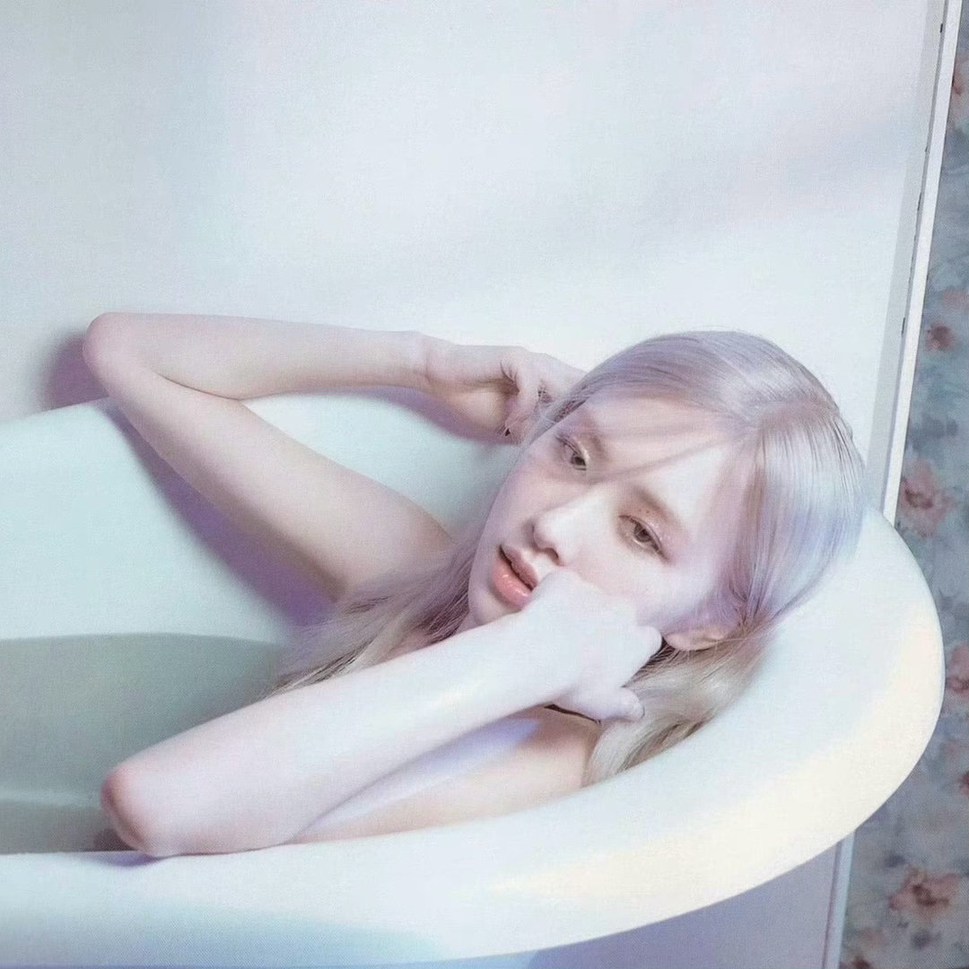 ROSÉ朴彩英亚女一 伟大的艺术品🎨 