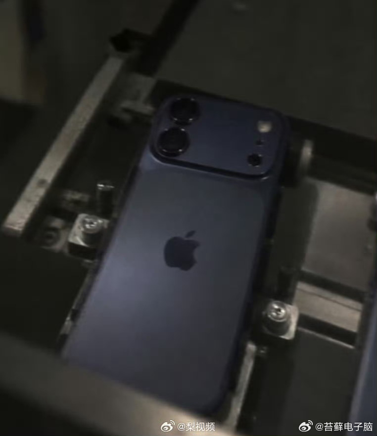 iPhone18外观曝光这个pro外观感觉就是少了一个摄像头的区别，这个外观设计
