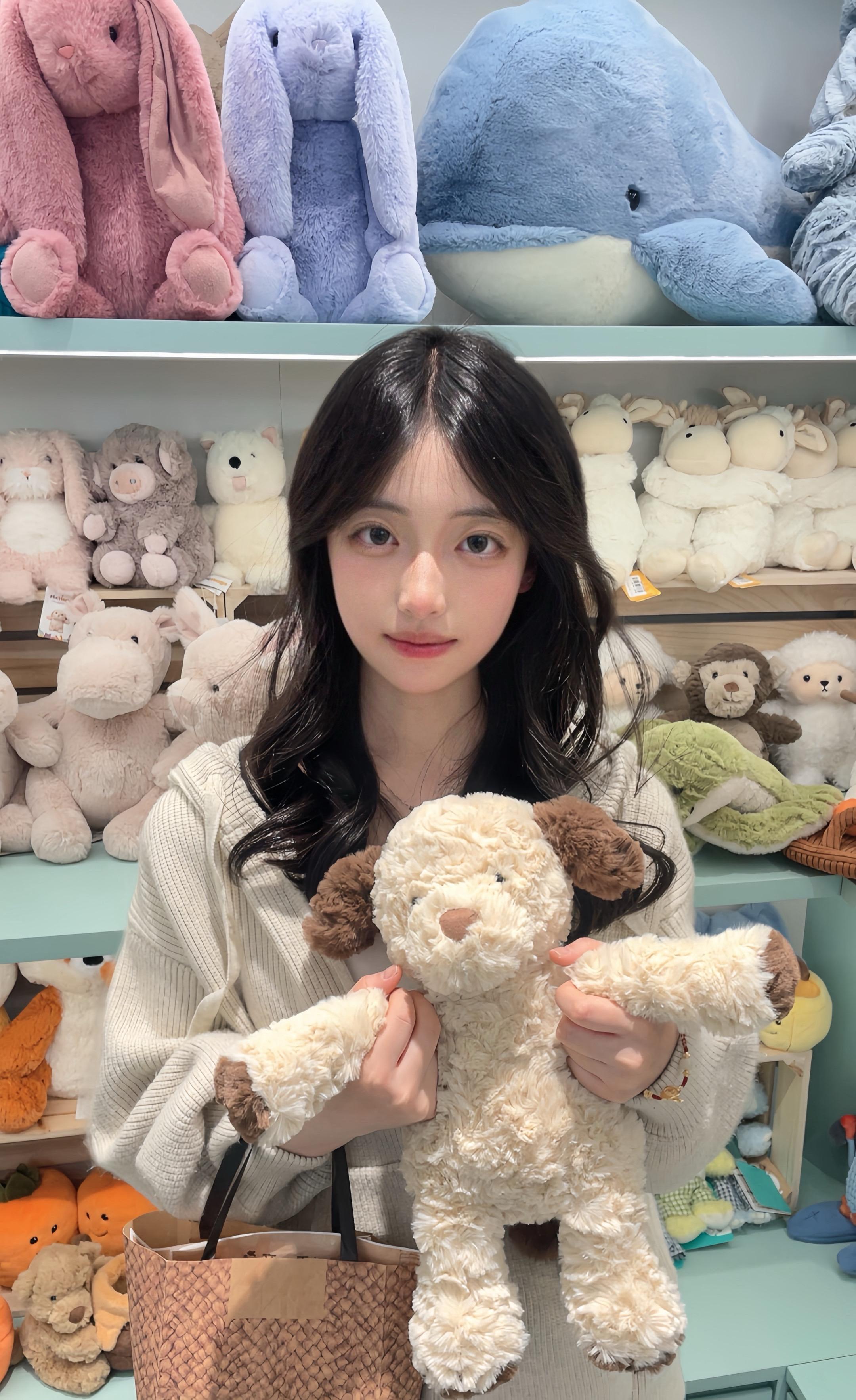 招聘一个粉丝，每个月给你一块钱，主要任务就是在我发自拍的时候无脑夸我...