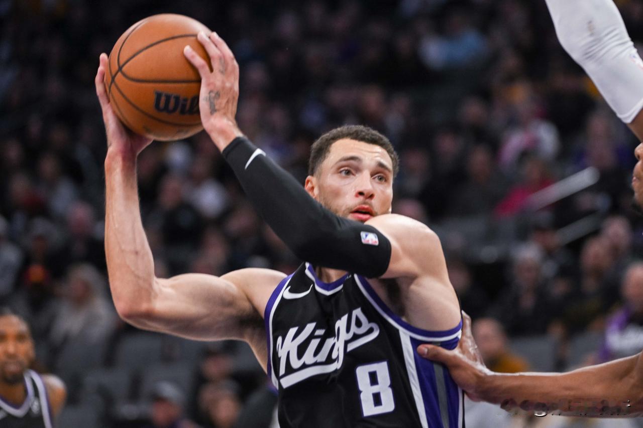 国王准备用拉文换雄鹿库兹马和波蒂斯+首轮，这是嫌弃字母哥走的慢吗？

据美记Ev