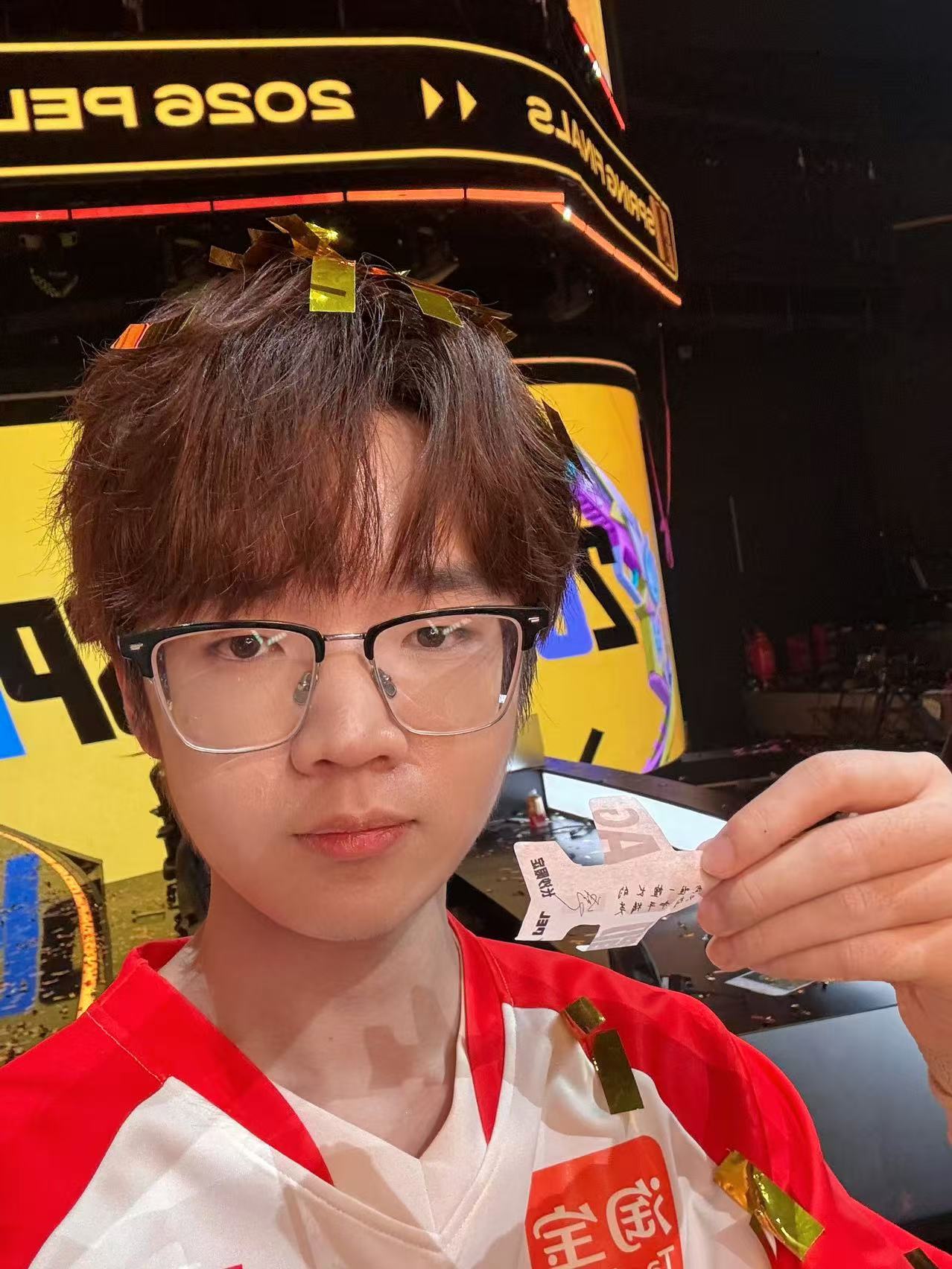 Faker给花花送了神秘礼物圆满达成心愿！花花幸运获得 Faker 回应，同时收