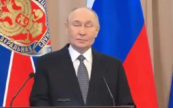 普京：
"顺便说一句，敌人并没有放弃其他手段。媒体已经报道了他们试图或意图使用某