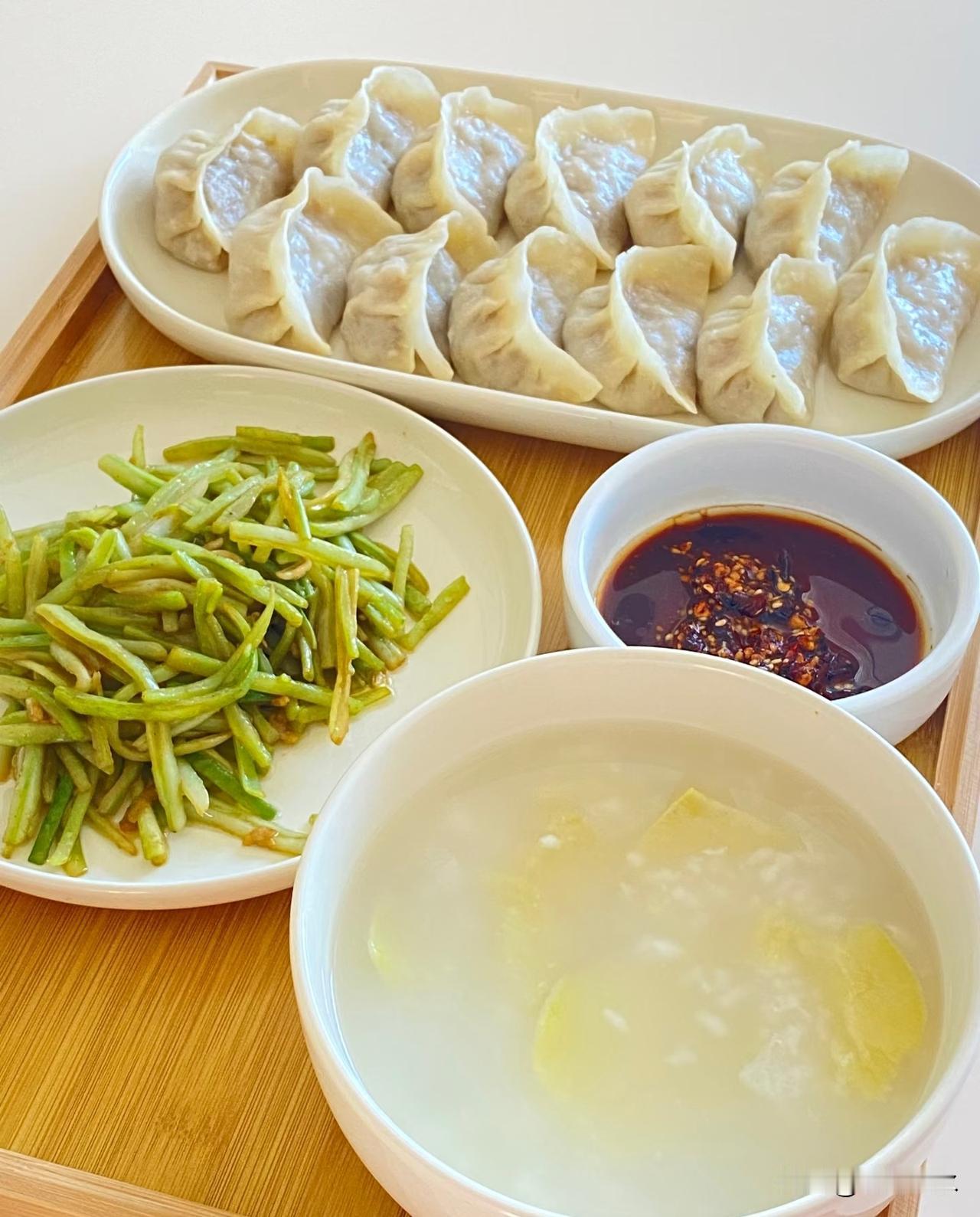 婆婆来我家住了三天，走之前在冰箱上贴了张纸条，我看完哭了


结婚六年，婆婆第一