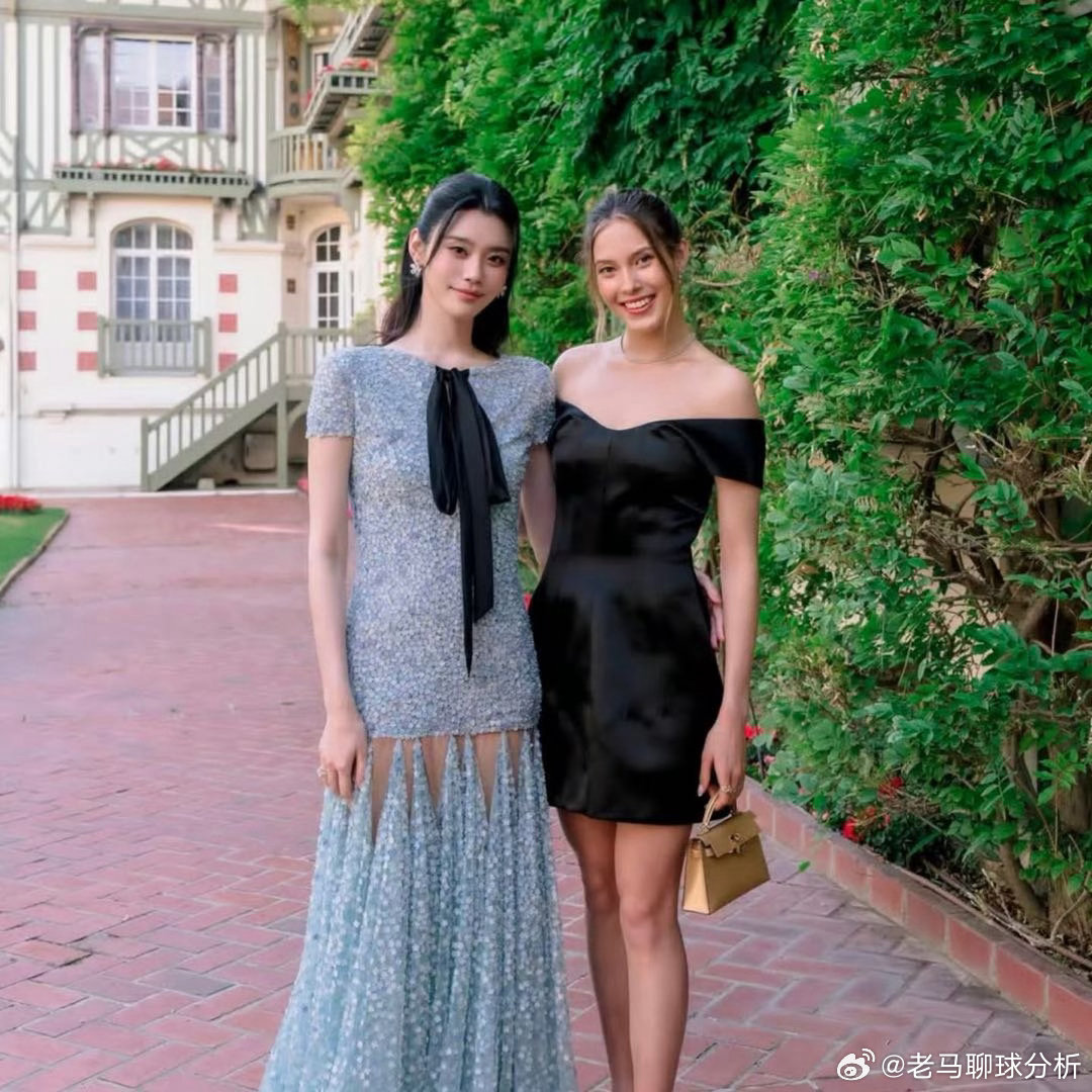 谷爱凌现身何猷君奚梦瑶婚礼欢迎晚宴 同框合照氛围感拉满大方夸赞新娘颜值出众豪门浪