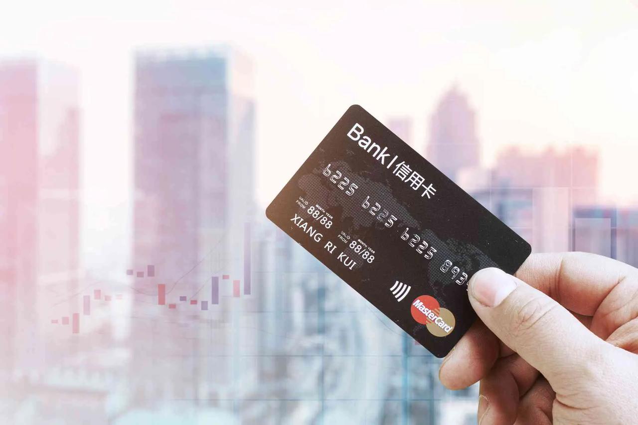 为什么用信用卡的人越来越多？
以前信用卡推销送礼物，很多年轻人很可以使用，现在送