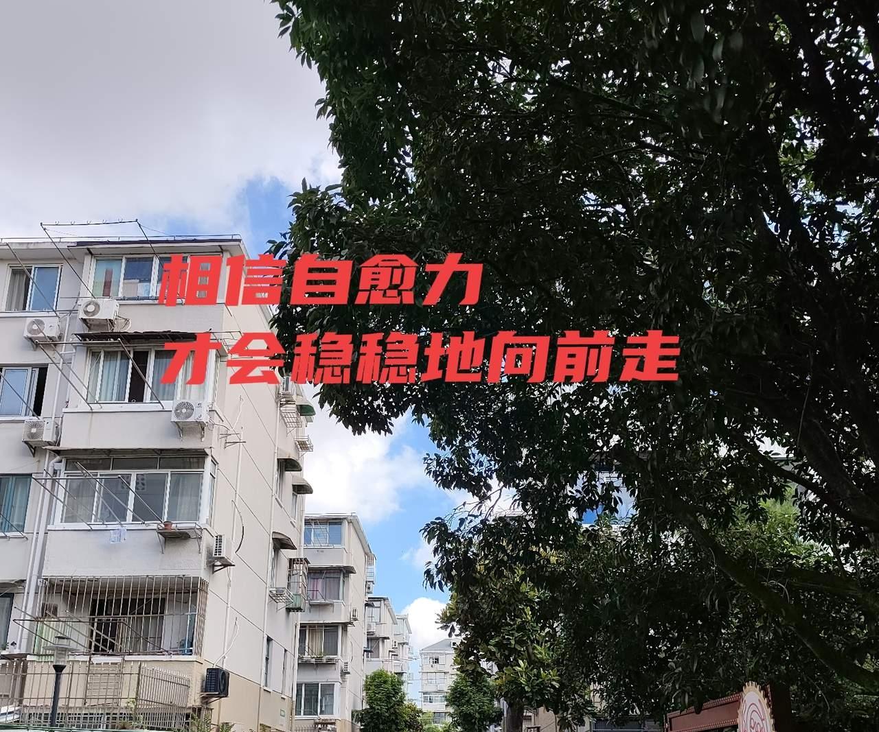 我治疗结束以后，复查过四次。因为治疗期间出现新情况:伤口里边裂开(腹壁切口疝)。