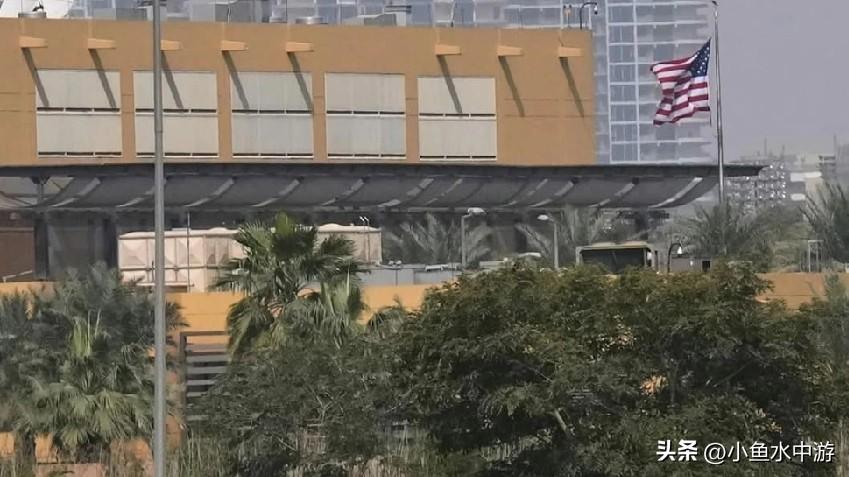 据《华盛顿邮报》报道，共有六架无人机飞向这个外交设施，其中五架被击落。