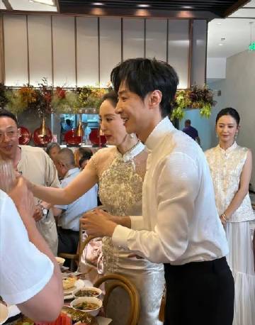 佟丽娅参加董璇张维伊婚礼佟丽娅董璇伴娘佟丽娅参加董璇张维伊婚礼 ​​​