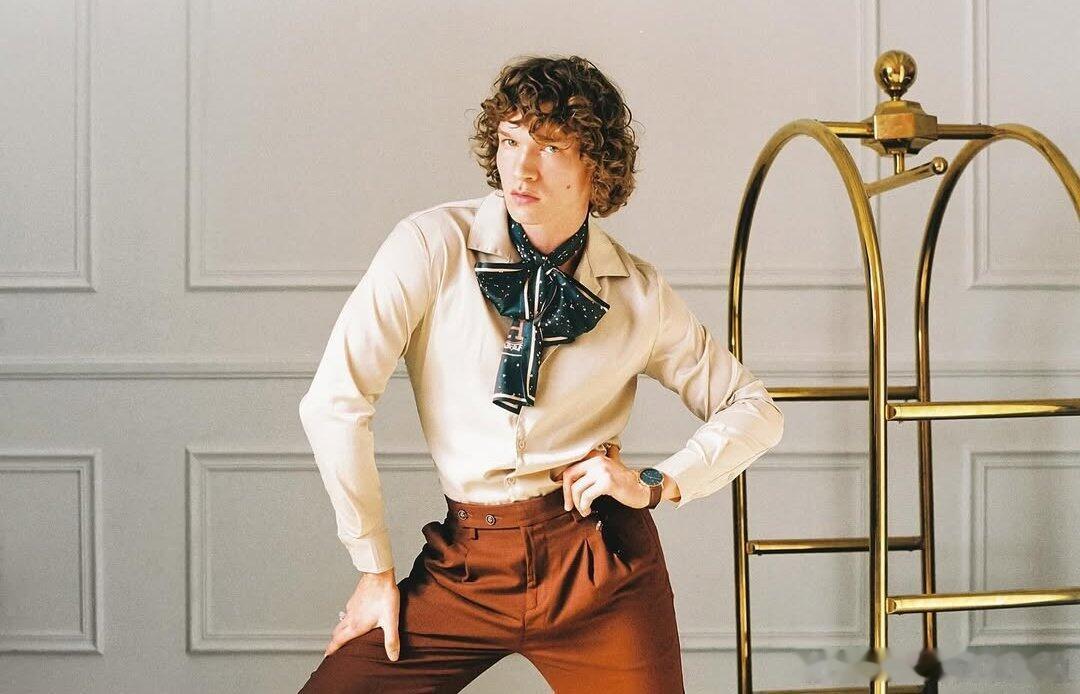 总能在以为差不多了应该没了的时候，刷到Connor在拍摄《巅峰对决》前努力打工当