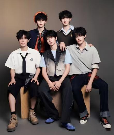 TOP登陆少年直播手瓦本以为只是简单玩玩，没想到还有不少亮眼对局，偶尔还能打出让