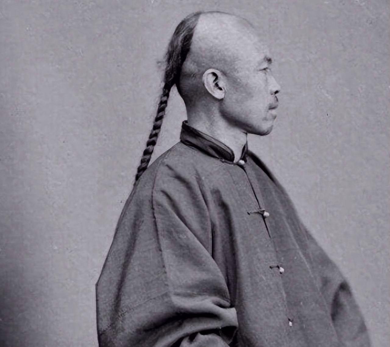 想不通！你说咱老祖宗，无论是汉唐还是大明，那可都是万朝来贺啊！偏偏到了满清就是万