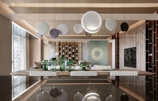 260㎡现代简约，连天花板都做原木风，满屋自然的气息