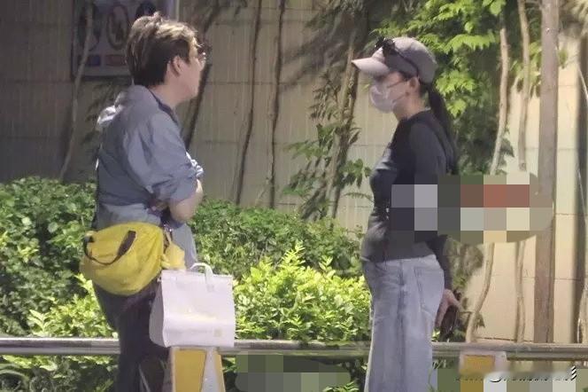热依扎现身街头与友人闲谈，身形上小腹有明显凸起，立刻被狗仔捕捉画面大肆揣测其怀有
