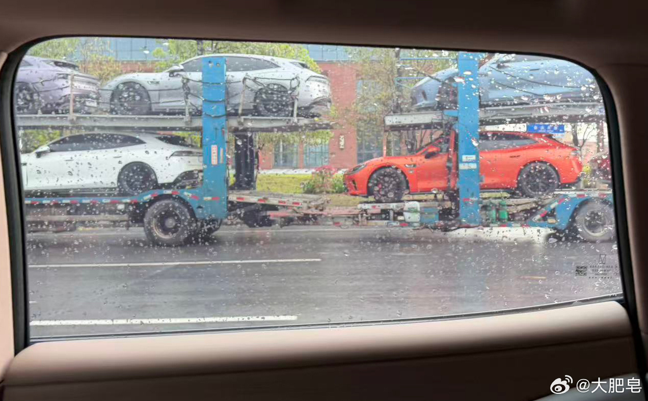 有人拍到了启境GT7的运送车了，这个车身姿态看着可以，橙色超棒。估计交付速度会很