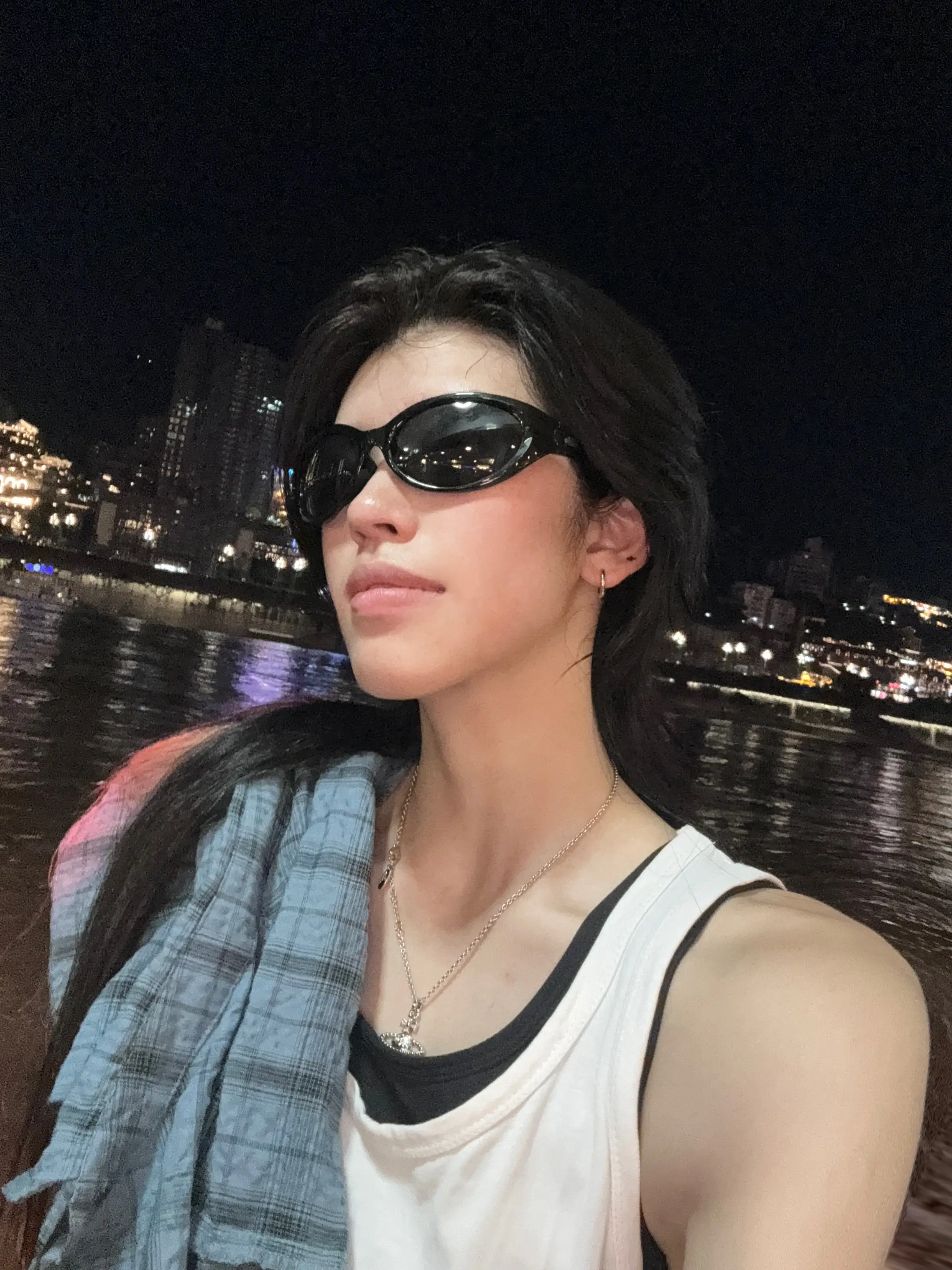 横塘夜色曾微凉。
