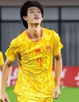 赵松源入选新一期国足，一堆人站出来邀功！

真的很离谱，只是邵佳一的考察罢了，一